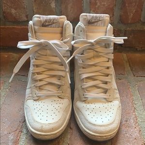 Nike hidden heel sneaker women’s US size 7